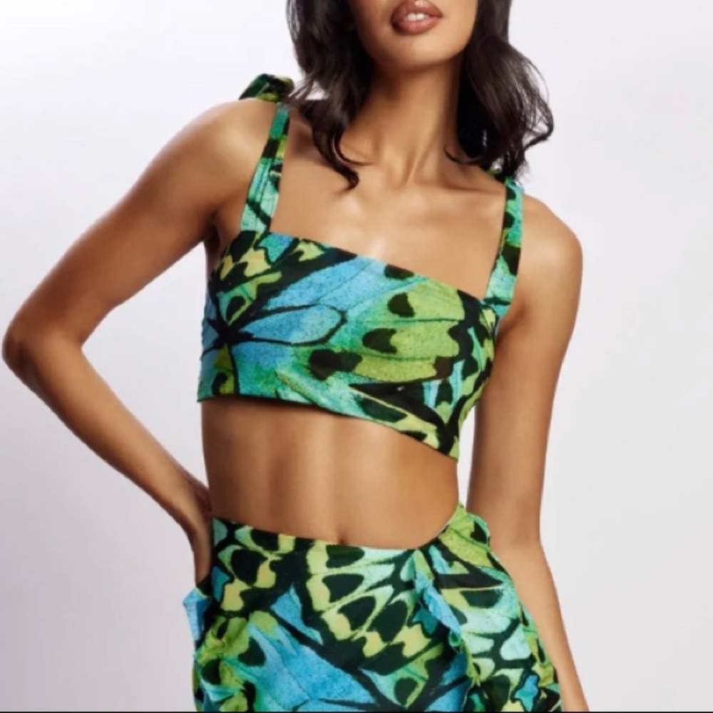 Meshki size XS butterfly print crop top